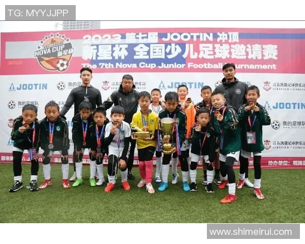 上海足球新星崛起：本土球员与外援齐聚，共同书写城市足球新篇章