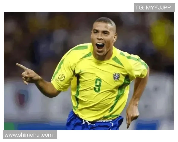 全球足球巨星璀璨星空壁纸展示，感受世界足球风采与激情的碰撞